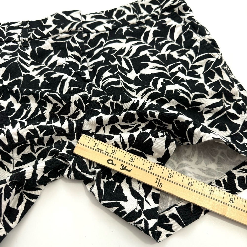 J. Crew Women’s Sz 2 Black & White Floral Cotton Casual 5" Chino Shorts Casual - Picture 9 of 11